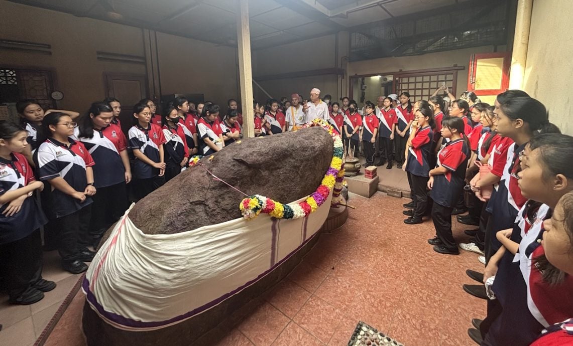 （已签发）柔：**版头**昔康文女中67学生   大悲水宫祈福参观