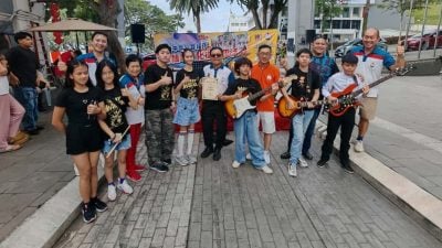 热血青春摇滚乐   唱响陈旭年文化街