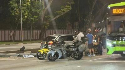 25岁男子开车打滑酿祸   车内搜出电子烟和烟弹