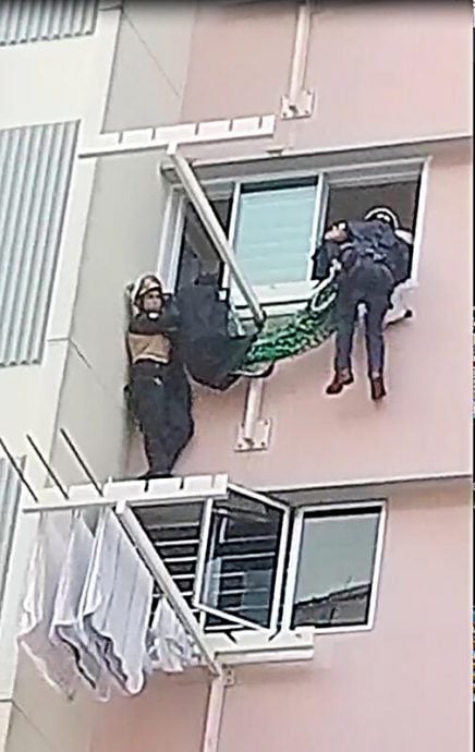 (已签发)柔:狮城二三事:与妻争执反锁屋内  警破门逮捕狮城男