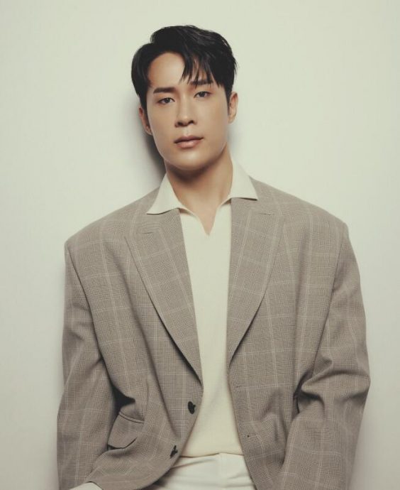 (已签发)柔:狮城二三事:新传媒与台湾雀喜娱乐合作 许瑞奇 邓伟德成刘冠廷陈庭妮同门