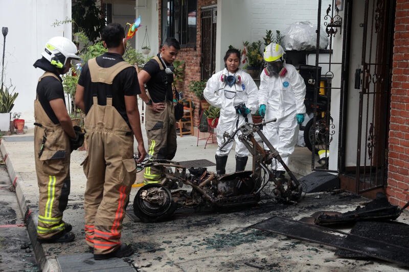 （已签发）柔：狮城二三事：组屋单位电动脚车起火  男住户窗边求救  宠物猫葬身火