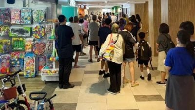 老翁口鼻流血倒地 热心公众急救挽一命