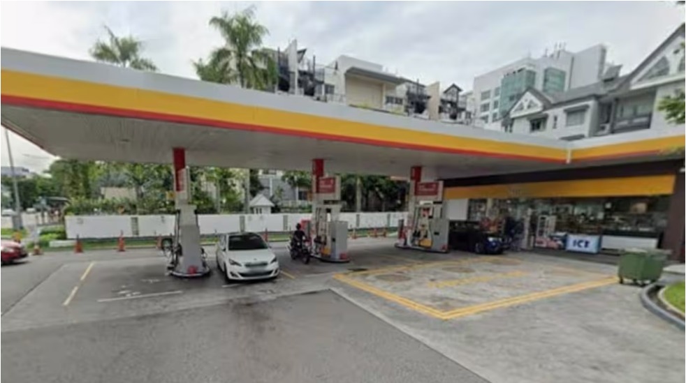 (已签发)柔:狮城二三事:警员厕所内开枪自残 脖子有枪伤送院急救