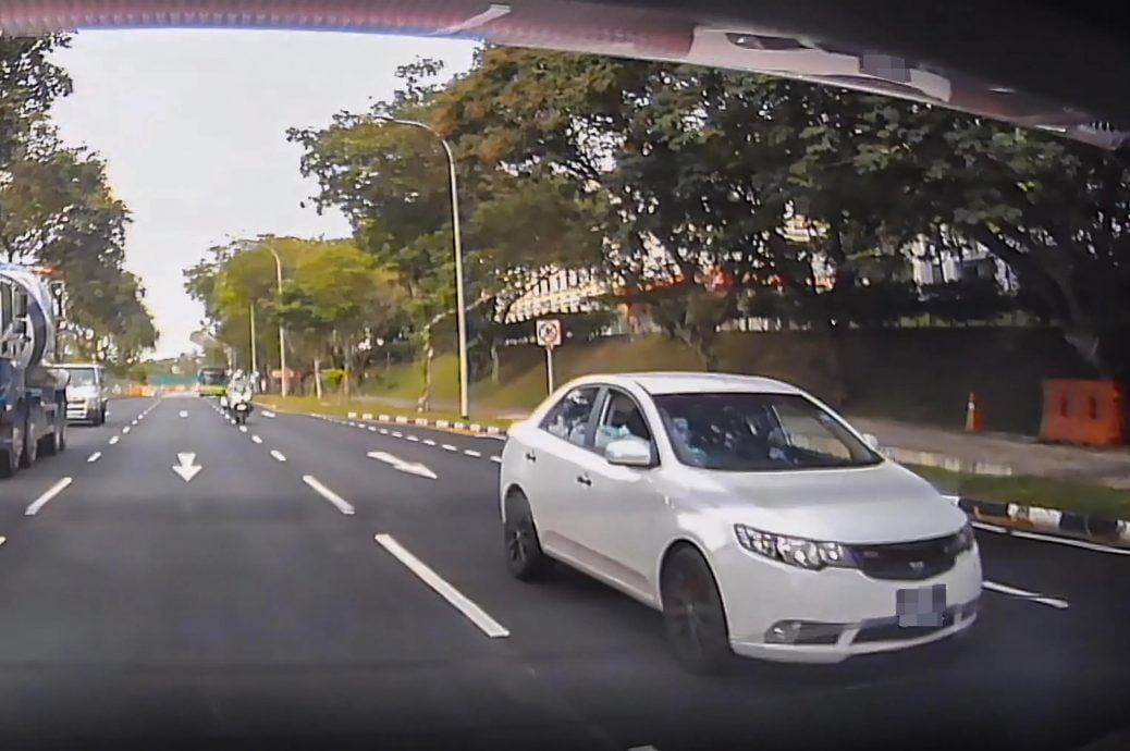 (已签发)柔:狮城二三事:通缉犯冒用假车牌开车 交警追40公里逮捕