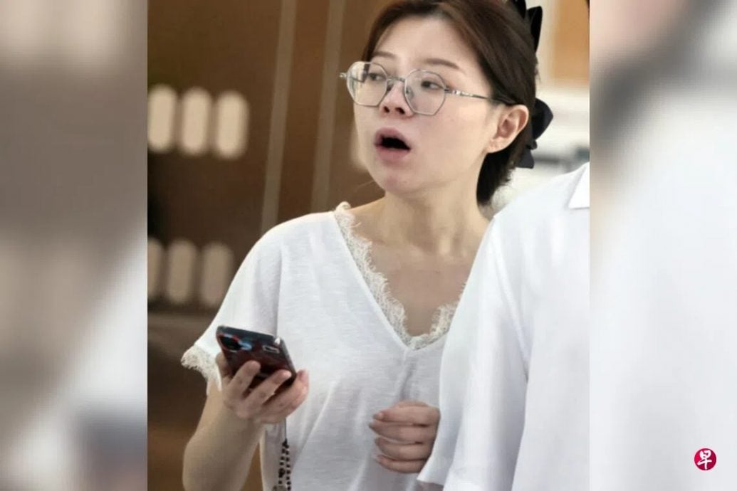 (已签发)柔:狮城二三事:醉女搭车发酒疯 掌掴司机踢女警