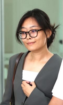 （已签发）柔：狮城二三事：银行职员遭骗10万新元 泄千人资料给“公安”