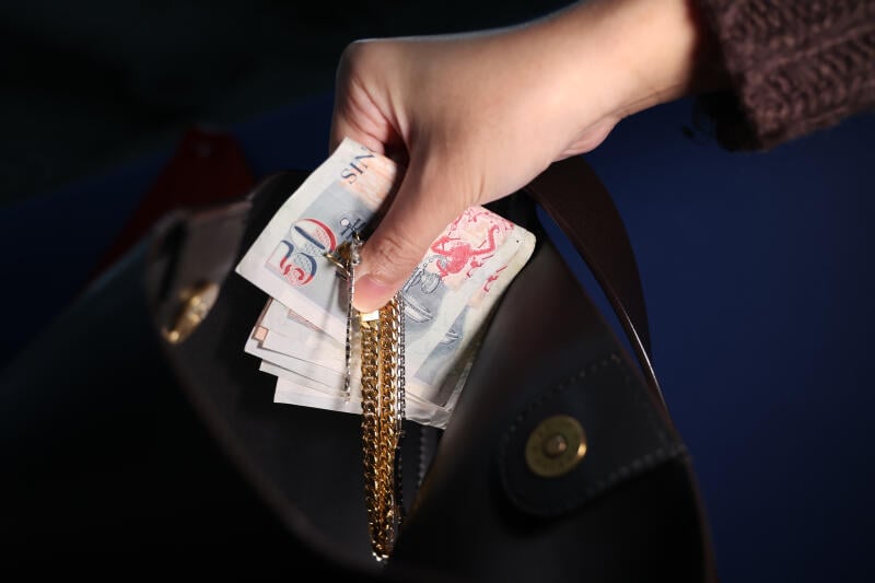 （已签发）柔：狮城二三事：锅砸头捆绑妹 兄盗4万新元抢金饰