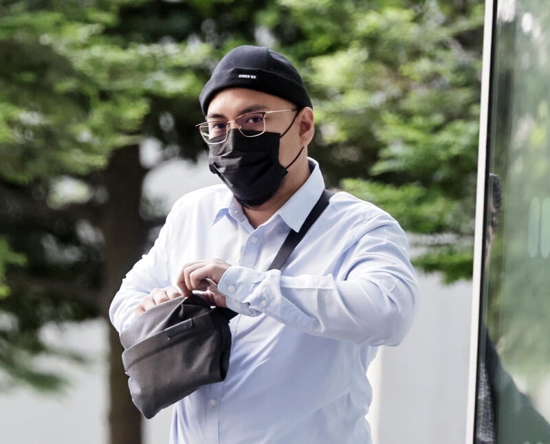 (已签发)柔:狮城二三事:音乐人下载近2万黄片 1249部涉儿童性虐 监22月打2鞭