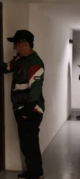 男子躲取缔爬上冷气压缩机   被揶揄想当“居銮侠”