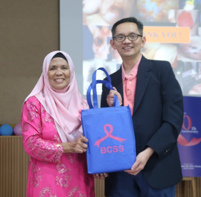 祖丽拉:推广筛查早期治疗 协会推广乳癌认知