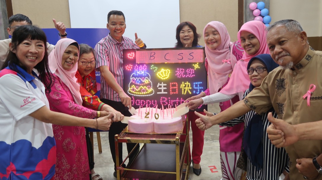 祖丽拉:推广筛查早期治疗 协会推广乳癌认知