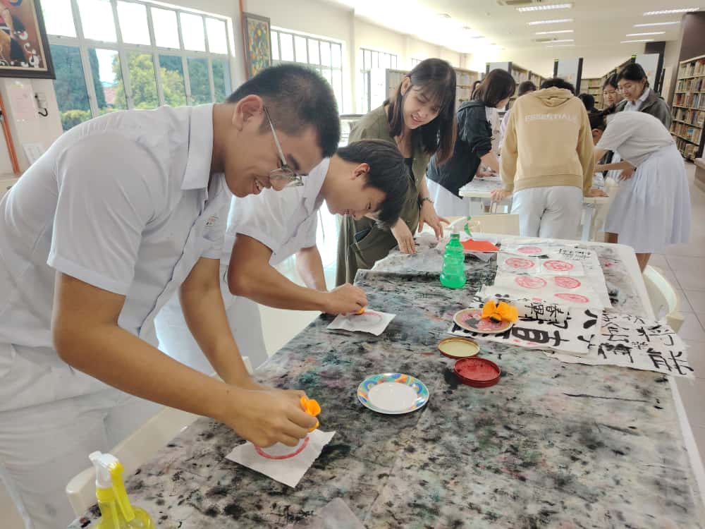 (已签发)柔:銮中《边城墨缘水墨画展》 为社区带来视觉艺术飨宴