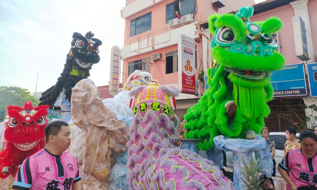 (已签发)柔:麻斗天宫九皇大帝巡境游行   大批民众驻足观赏