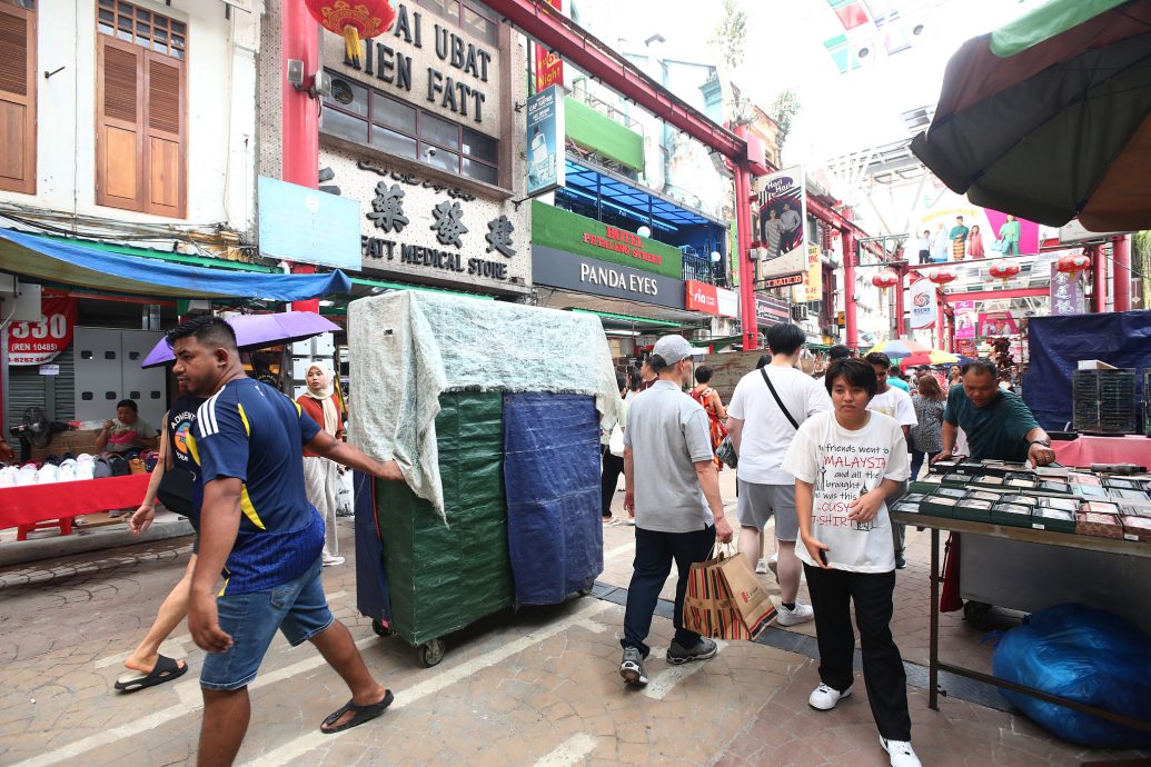 （早报可头）大都会／洪细弟巡视茨厂街档口／7图