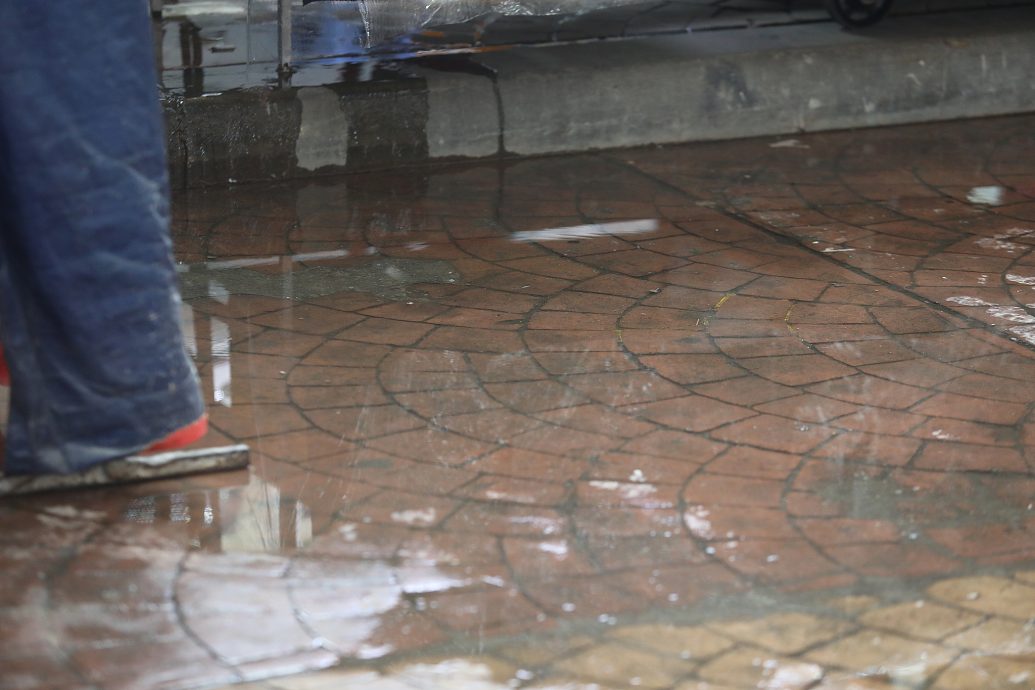 （早报可头）大都会／洪细弟巡视茨厂街档口／7图