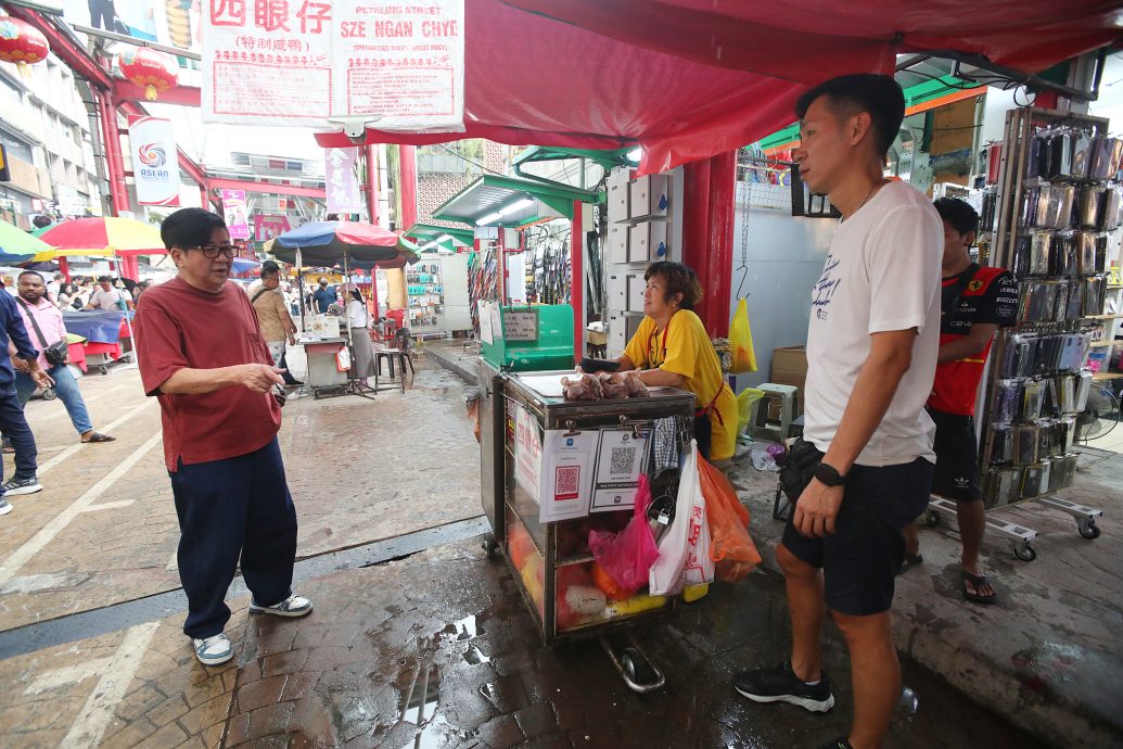 （早报可头）大都会／洪细弟巡视茨厂街档口／7图