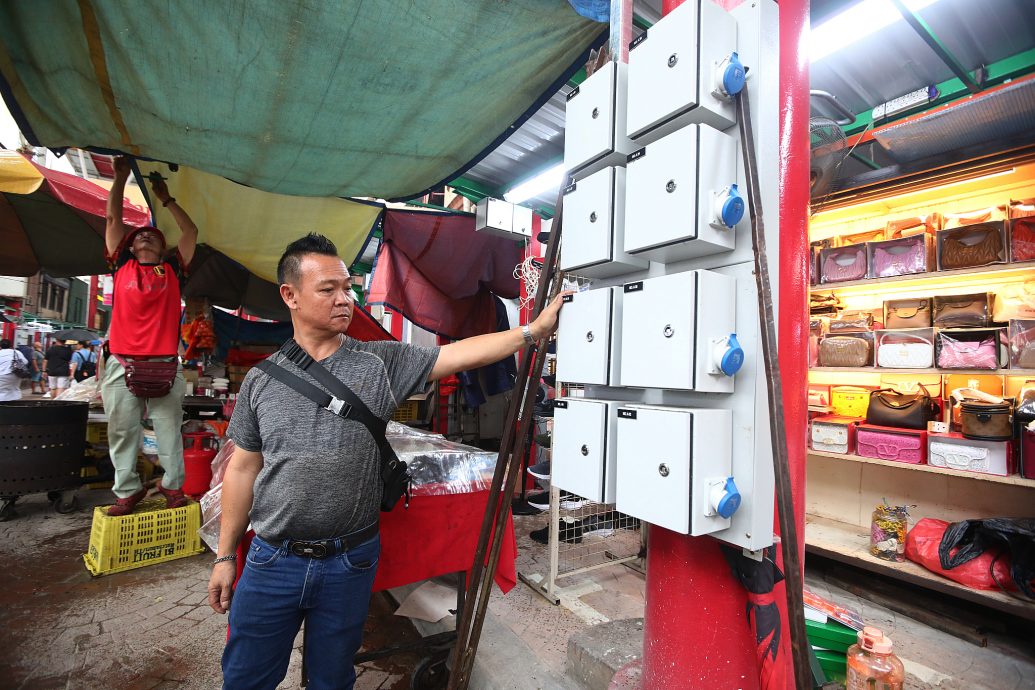 （早报可头）大都会／洪细弟巡视茨厂街档口／7图