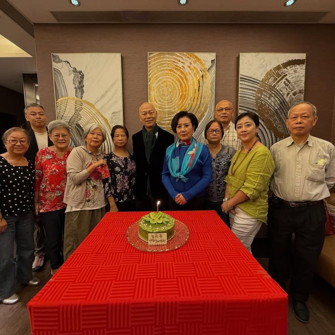 （明8am）罗家英庆79岁寿辰 汪明荃吻贺送21字祝福