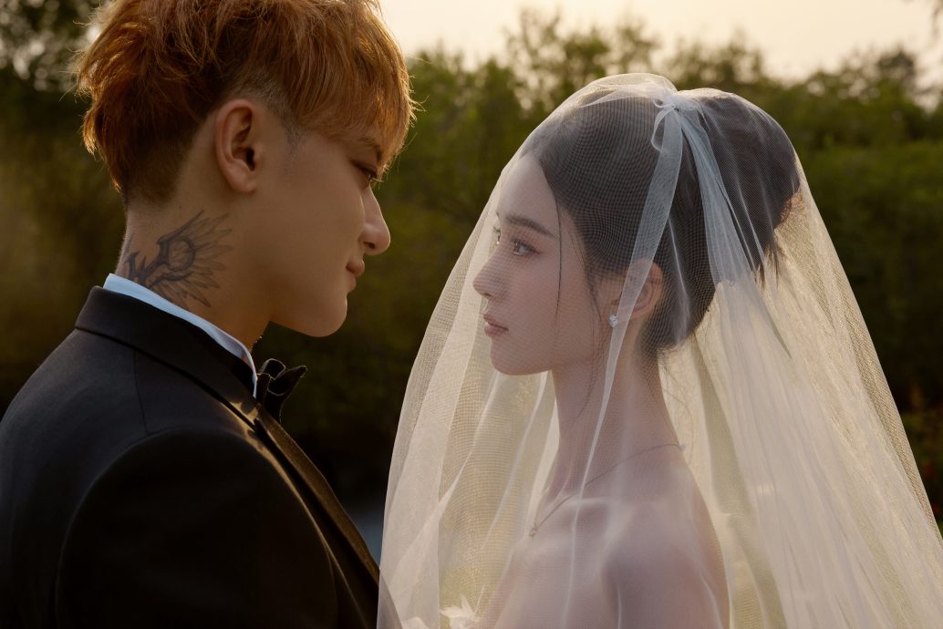 （明8am）黄子韬徐艺洋今办婚礼 城堡花园婚纱照曝光