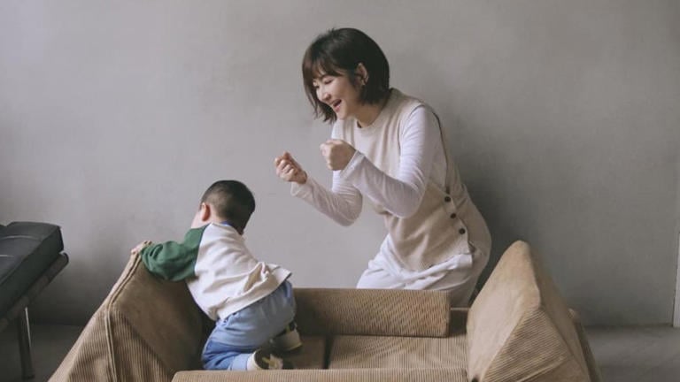 Selina久违露面飘“孕味” 透过经纪人全说了