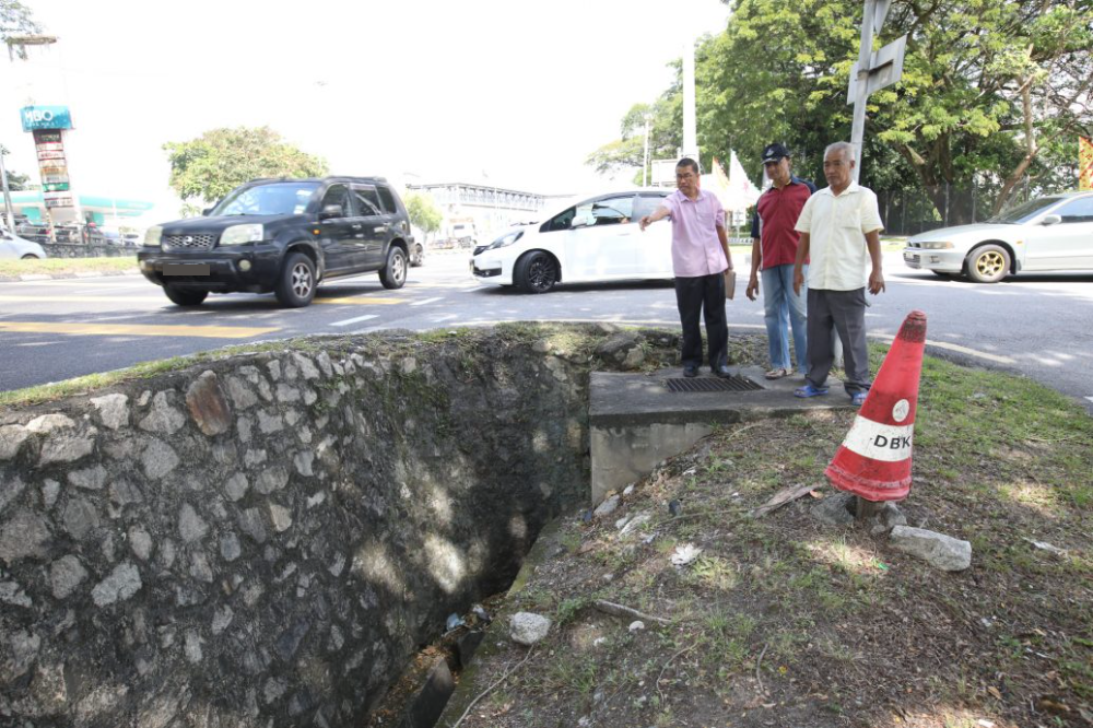(版3头)大都会-余保凭记者会/希望提升道路路口