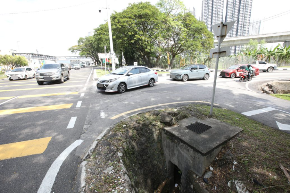 (版3头)大都会-余保凭记者会/希望提升道路路口