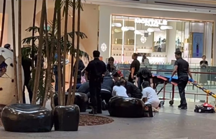 (请签发)星耀樟宜商场发生坠楼案 56岁女子送院后不治