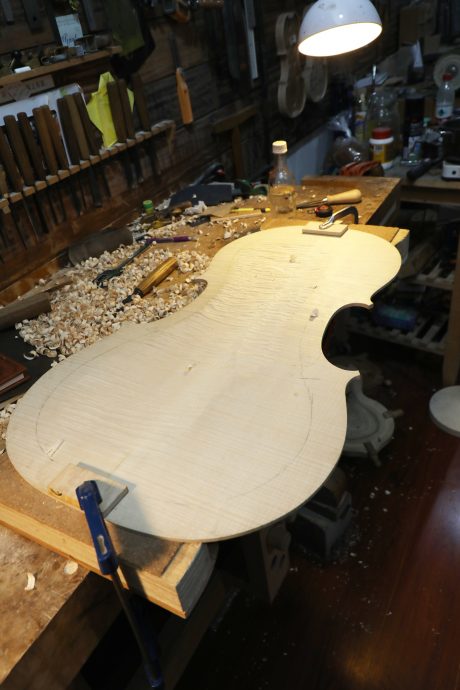 (预编8/10见报)大都会/特职世界/10月8日见报/琴匠与提琴的灵魂契约 大马顶尖制琴大师陈振盛托付终身传承薪火