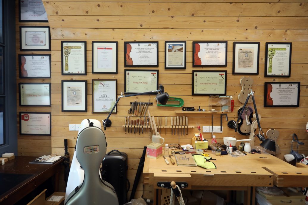 (预编8/10见报)大都会/特职世界/10月8日见报/琴匠与提琴的灵魂契约 大马顶尖制琴大师陈振盛托付终身传承薪火