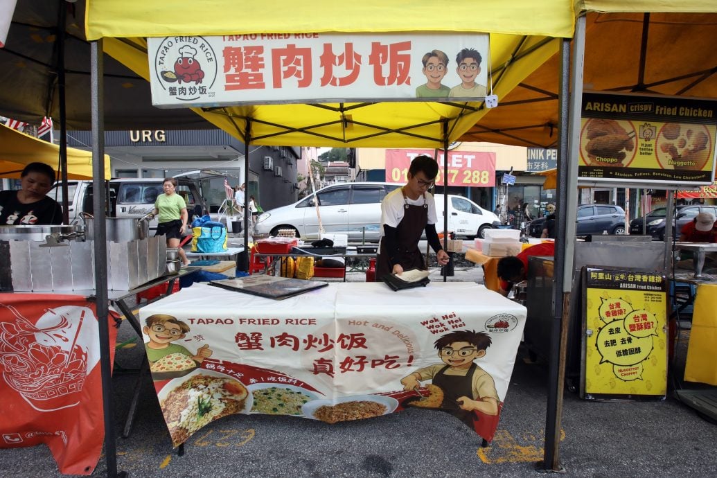 (me 18/10见报)吃货来啰-银行专员不做了 夜市卖蟹肉炒饭/多图