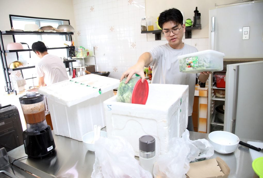 (me 18/10见报)吃货来啰-银行专员不做了 夜市卖蟹肉炒饭/多图