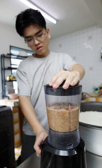 (me 18/10见报)吃货来啰-银行专员不做了 夜市卖蟹肉炒饭/多图