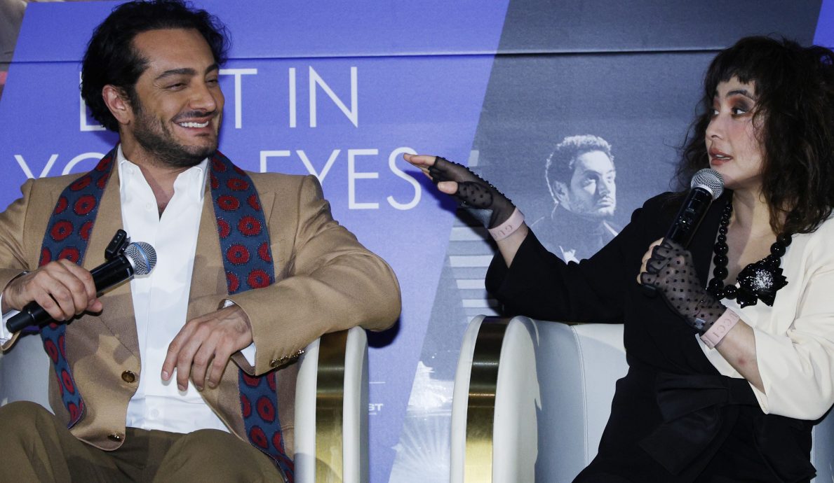  Iman脱衣出写真诗集 何超助圆演员梦