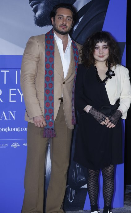  Iman脱衣出写真诗集 何超助圆演员梦