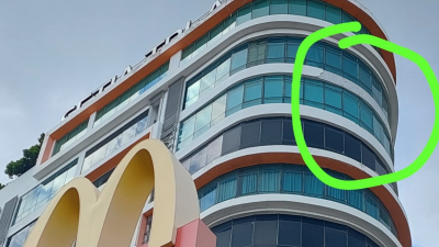 Setia Triangle 大厦12楼外墙碎片剥落  消拯员疏散内部人群设围栏禁进入