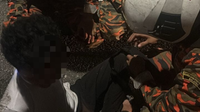 槟城大桥企图跳海 原住民被公众救下