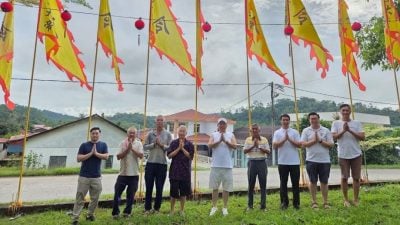 劳勿法华山观音堂    举行迎接九皇大帝仪式