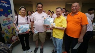 参与博协义卖  蔡文聪团队募逾4万