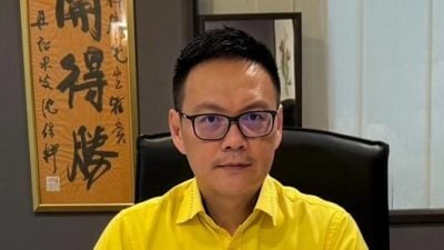 校园霸凌｜石头攻击扬言性侵捅300刀 霸凌女同学2少年停学