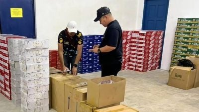 水警接获情报取缔 商铺藏38万走私烟酒