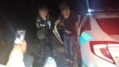 2贼夜潜果园偷柑橘  窃行败露众人围捕