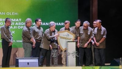 阿邦佐:科技产品重要原料  砂绝不出口稀土