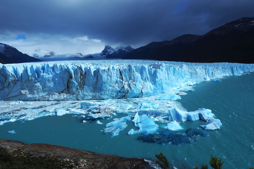 Kim Teoh／莫雷诺冰川令人着迷的蓝色