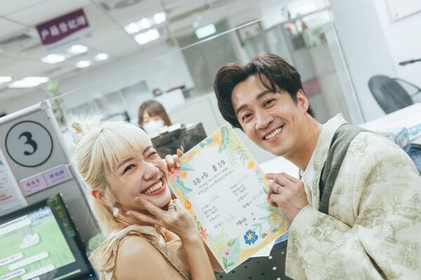 Lulu升格陈汉典太太 幸福登记画面曝光