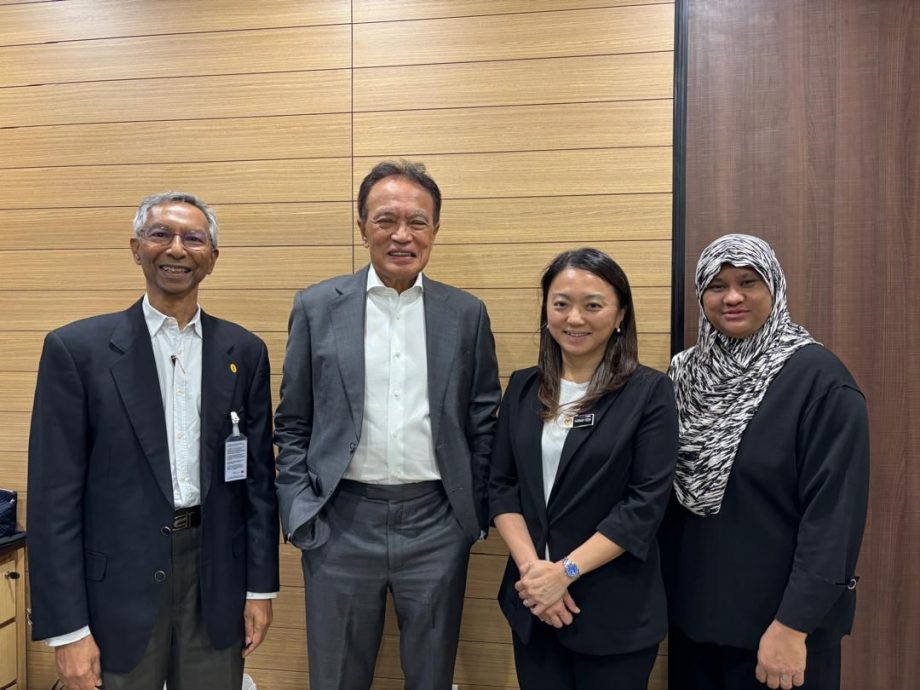 me2放在一起//大都会／杨巧双文告／1图