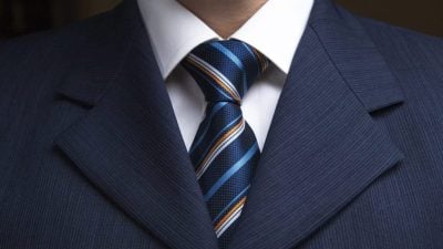 公服局总监签通令 公仆上班开会免系领带