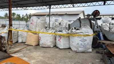瓦解非法经营电子废料回收厂 警方起获逾2200万令吉废料 交通工具