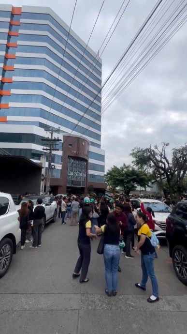 PHILIPPINES-QUAKE/:Earthquake of magnitude 7.5 strikes offshore in the southern Philippines