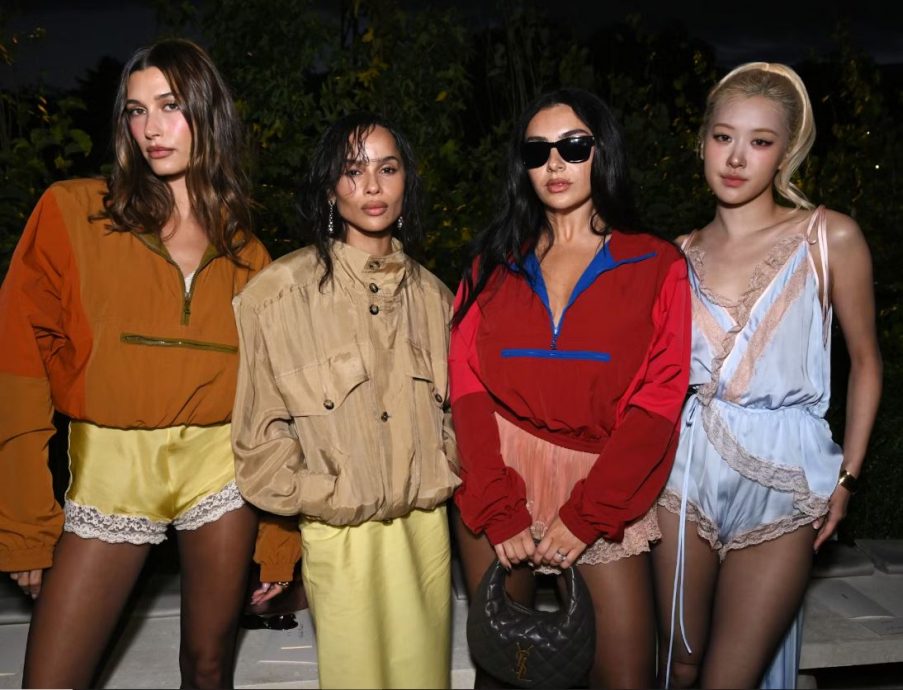 Rosé时装周合照被裁掉 网轰英杂志种族歧视